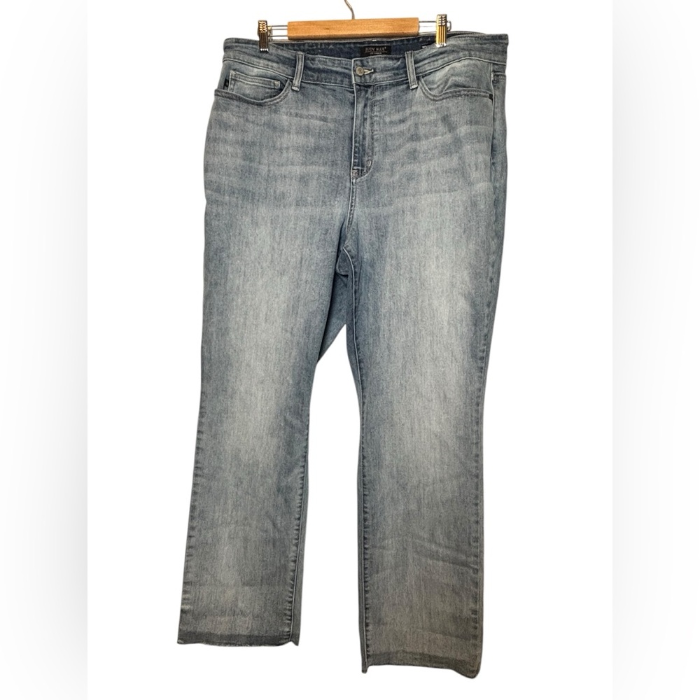 Judy Blue Women’s Light Blue 90’s Straight Leg Jeans Size 20W